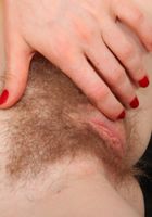 Hairy Russian Alice spreads her bush, Alice (ali098) ATK Archives: Alice (Hairy Russian Alice spreads her bush)